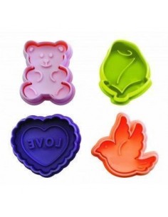 Set 4 cortadores con expulsor Love