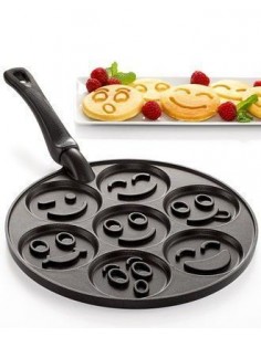 Sartén Tortitas Smiley Face Nordic Ware 2