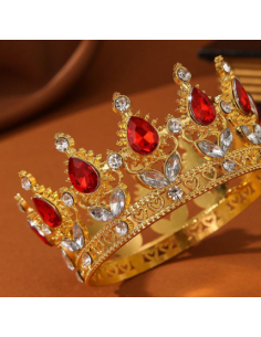 Corona Metálica Dorada con Piedras Rojas 2