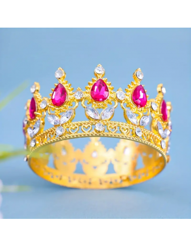 Corona Metálica Dorada con Piedras Fucsia